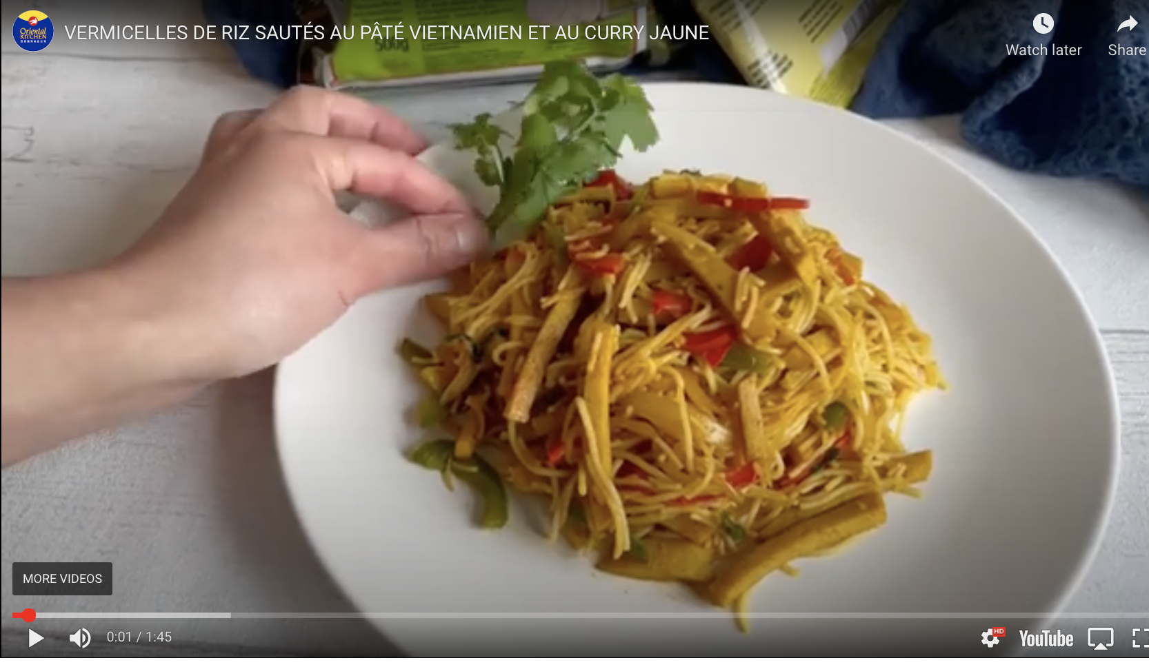 Vermicelles de riz sautés au Gio pâté vietnamien et au curry jaune