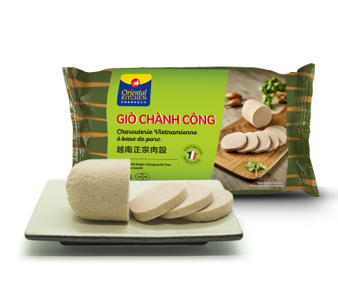 Pâté vietnamien Gio Chanh Cong avec produit. Vietnamese Salami Gio Chanh Cong with product. Nouvel emballage. New packaging.