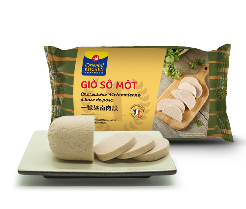 Pâté vietnamien Gio So Mot avec produit. Vietnamese Salami Gio So Mot with product. Nouvel emballage with product. New packaging. 